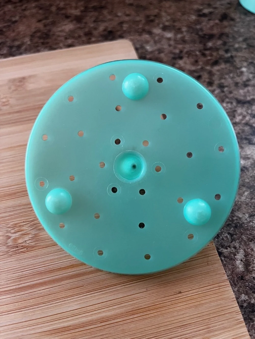 Tupperware Teal Silicone Steam/Drain Lid - Picture 3 of 3